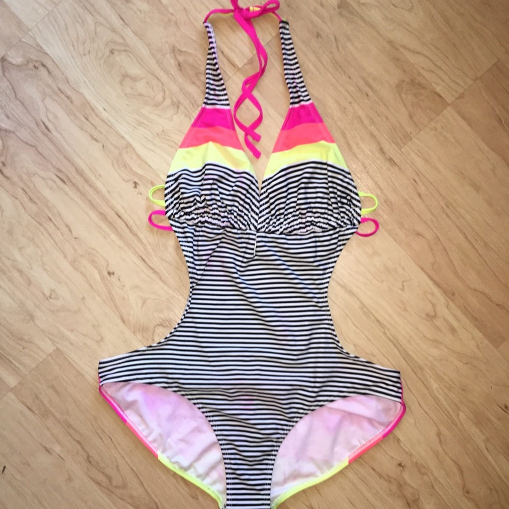 Junior’s Op Monokini